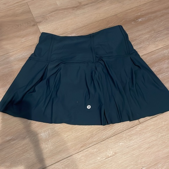 Lululemon skort small - Picture 2 of 2